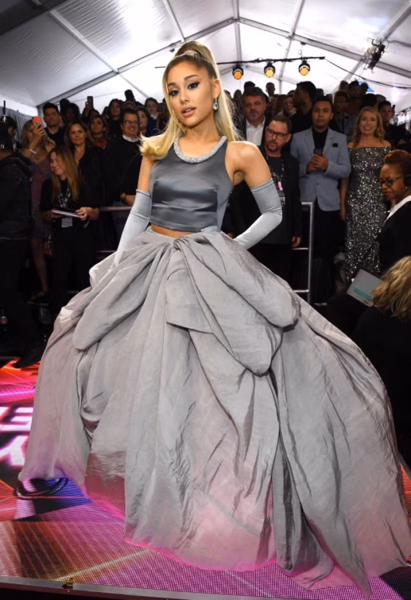 Ariana Grande có 244 triệu người theo dõi