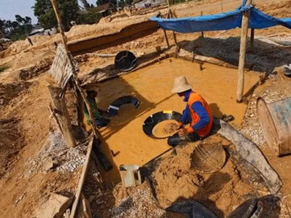 Sập mỏ vàng, hàng chục người thiệt mạng ở Indonesia