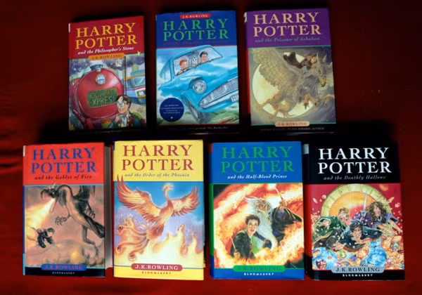 Một tập Harry Potter bản cũ giờ có giá tới gần 900 triệu đồng