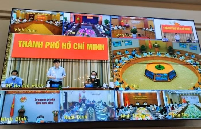 Từ điểm cầu TP Hồ Chí Minh, Bộ trưởng Bộ Y tế phát biểu tại Hội nghị trực tuyến Chính phủ với các địa phương về tình hình phòng, chống dịch Covid-19 sáng 30/7. Ảnh: Thái Bình.