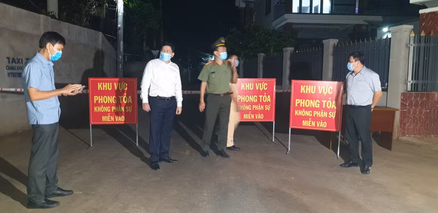 Chính quyền địa phương đã khẩn cấp phong tỏa tổ 9, thôn Tân Bình, xã Sơn Bình vào rạng sáng 2/7. Nguồn: Báo Bà Rịa - Vũng Tàu.