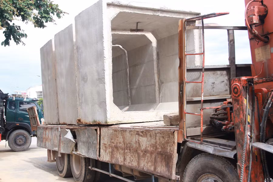Nên việc thay thế bằng hệ thống cống có khả năng tiêu thoát lớn hơn là rất cần thiết.