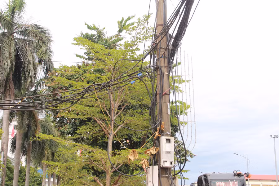 Việc ngầm hóa hạ tầng sẽ xử lý được "rác" trên không, làm đẹp cảnh quan đô thị.