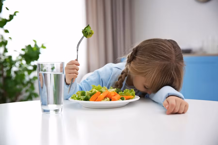 Hiếm khi táo bón ở trẻ em có thể liên quan đến tình trạng không dung nạp thức ăn hoặc dị ứng. Ảnh minh họa: INT
