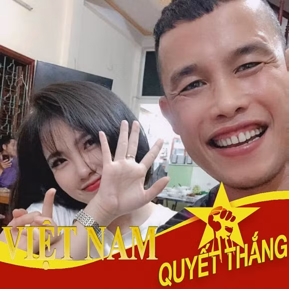 Trước đó không lâu, nam nghệ sĩ từng đăng ảnh úp mở với nhiều cô gái khác nhau.