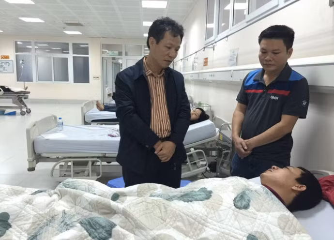 Chủ tịch Công đoàn VNR thăm hỏi, động viên tài xế tàu hỏa Nguyễn Quang Trưởng tai-xe-truong