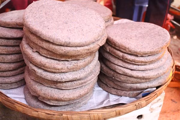Bánh tam giác mạch được coi là lương thực cứu đói.
