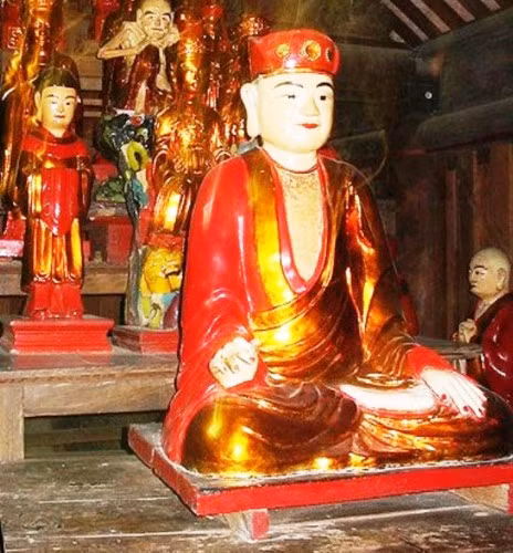 Tượng thờ thiền sư Không Lộ.