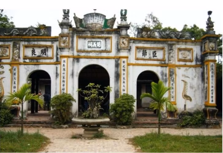 Tiết nghĩa từ - đền thờ tiến sĩ Đàm Thận Huy.