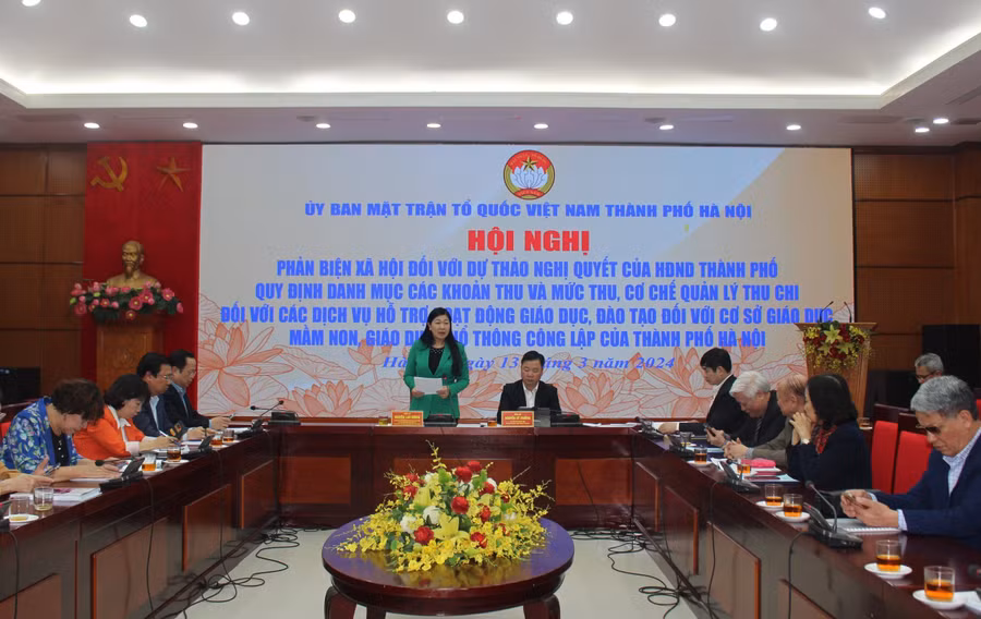 Quang cảnh buổi hội nghị phản biện.