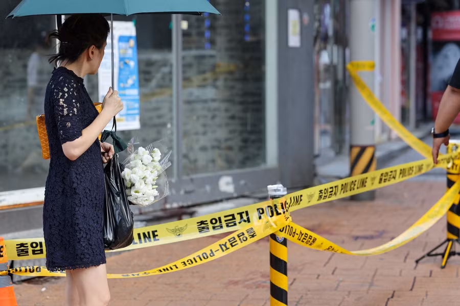 Cảnh sát phong tỏa hiện trường một vụ tấn công bằng dao ở thủ đô Seoul.