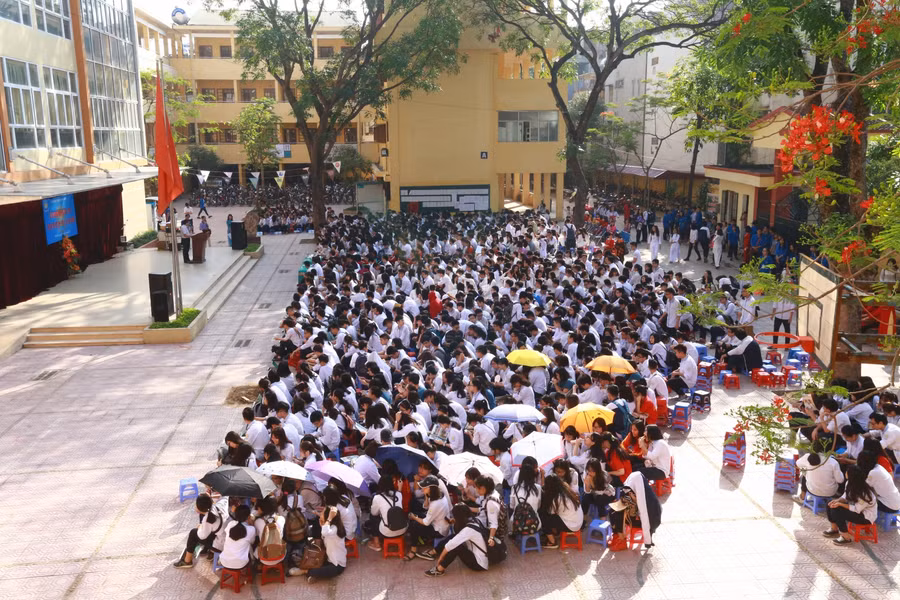 Song song với đầu tư trang thiết bị, đội ngũ giáo viên sẽ được bổ sung nếu thiếu. Ảnh: Bảo An.