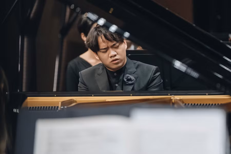 nghe-si-piano-nguyen-viet-trung-tieng-duong-cam-cham-vao-trai-tim-ha-noi-3-6800.jpg