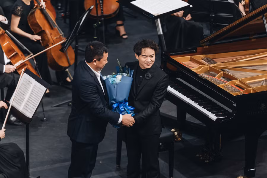 nghe-si-piano-nguyen-viet-trung-tieng-duong-cam-cham-vao-trai-tim-ha-noi-6-1214.jpg