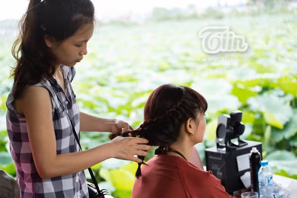 Giới trẻ Hà thành nô nức đi chụp sen Tây Hồ