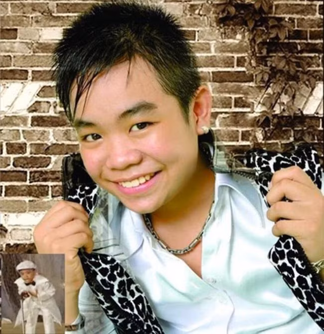 Từ năm lên 3 tuổi, Nguyễn Huy đã theo gia đình tham gia biểu diễn và xuất hiện trong một video ca nhạc. Là một ca sĩ nhí, Bé Châu lại gắn với hình ảnh sành điệu, cùng dòng nhạc người lớn, thể hiện những ca khúc tình yêu, chia ly từng gây không ít tranh cãi. Từ năm lên 3 tuổi, Nguyễn Huy đã theo gia đình tham gia biểu diễn và xuất hiện trong một video ca nhạc.Là một ca sĩ nhí, Bé Châu lại gắnvới hình ảnh sành điệu, cùng dòng nhạc người lớn, thể hiệnnhững ca khúctình yêu, chia ly từng gây không ít tranh cãi.