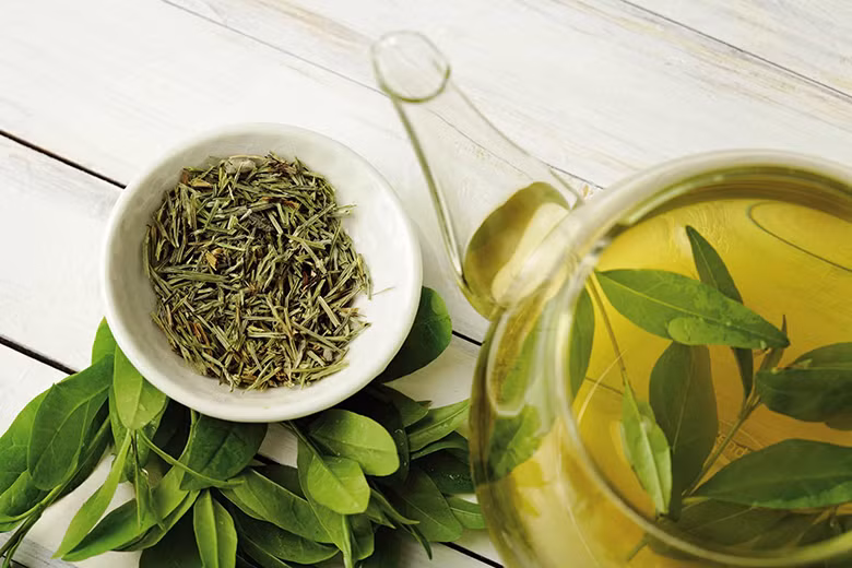 Uống trà xanh giúp giải độc gan.