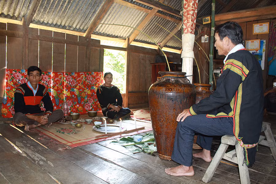 Nghi lễ cúng ché của dân tộc Ê Đê tỉnh Đắk Lắk. Ảnh: Mai Sao.