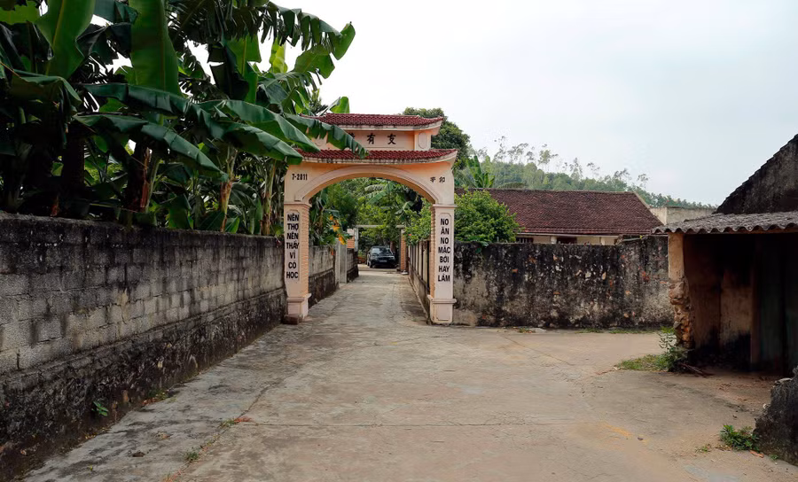 Đường làng Nho Lâm.