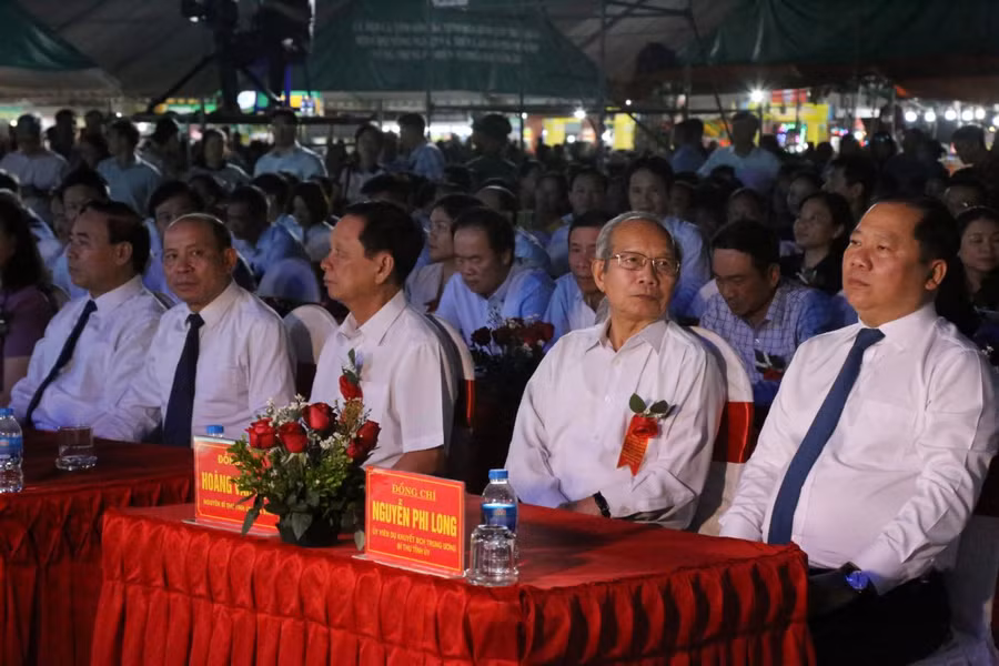 Các đại biểu tham dự lễ hội.