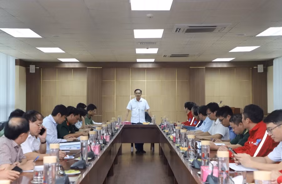 Chủ tịch UBND tỉnh Hà Tĩnh và đoàn công tác làm việc với Nhà máy Nhiệt điện Vũng Áng 1.