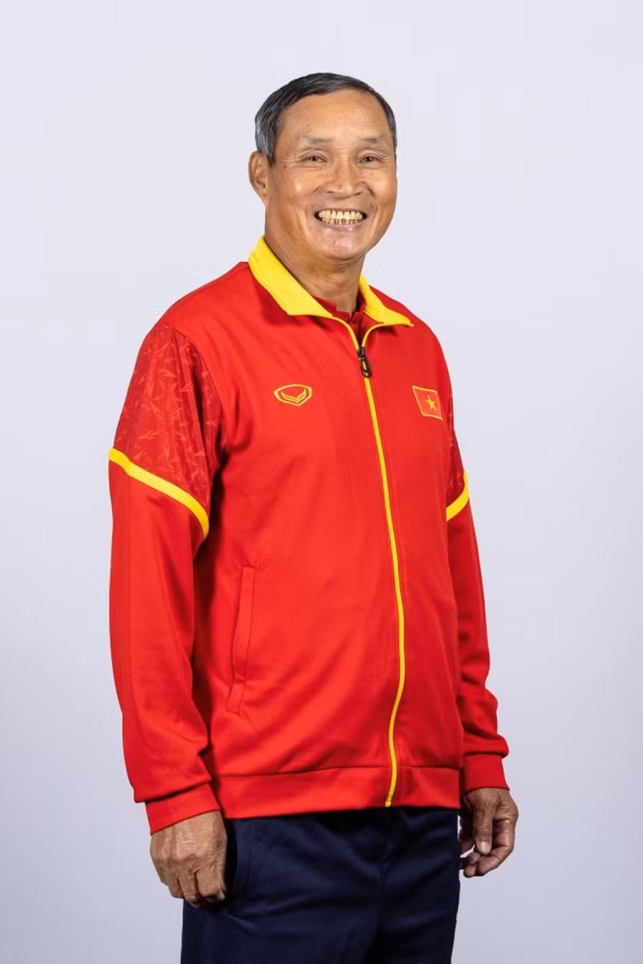 HLV Mai Đức Chung trở thành nhà cầm quân lớn tuổi nhất lịch sử World Cup nam và nữ.