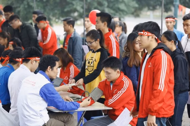 Đông đảo SV đã tham dự Chủ nhật Đỏ các năm trước