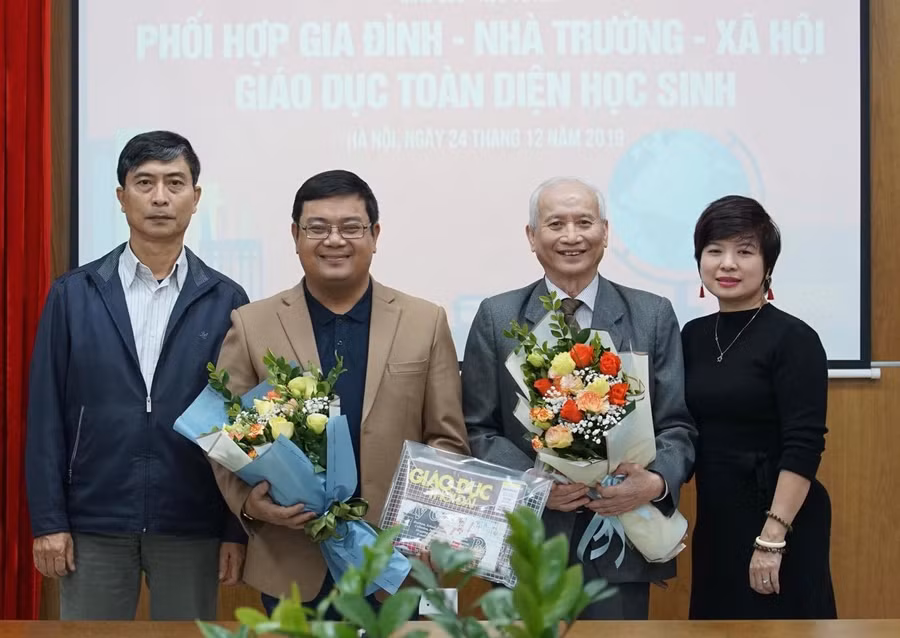 Chủ đề cuộc giao lưu trực tuyến.