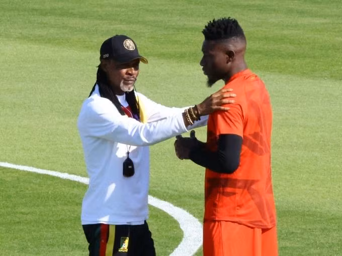 Thủ thành Onana từ chối xin lỗi huấn luyện viên Rigobert Song và đã bị trục xuất khỏi tuyển Cameroon đang dự World Cup 2022.
