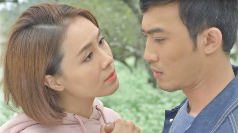 Hình ảnh Doãn Quốc Đam và Hồng Diễm trong “Hướng dương ngược nắng”.