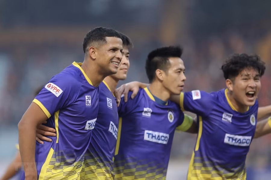 Cầu thủ Hà Nội FC mừng bàn thắng vào lưới Hải Phòng FC.