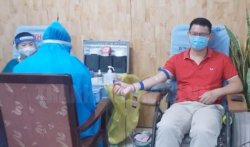 Nhân viên Bệnh viện TP Thủ Đức tham gia hiến máu tình nguyện. Ảnh: Ngọc Anh.