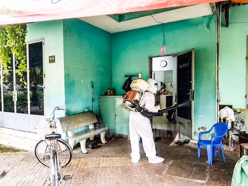 Hỗ trợ phun khử khuẩn tại các khu vực có nguy cơ cao trên địa bàn TP Thủ Đức.
