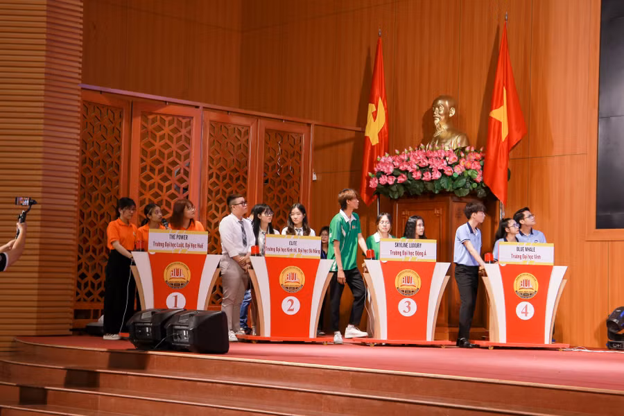 7 đội thi tham gia phần thi kiến thức chung với hàng loạt câu hỏi trắc nghiệm liên quan đến quyền SHTT.