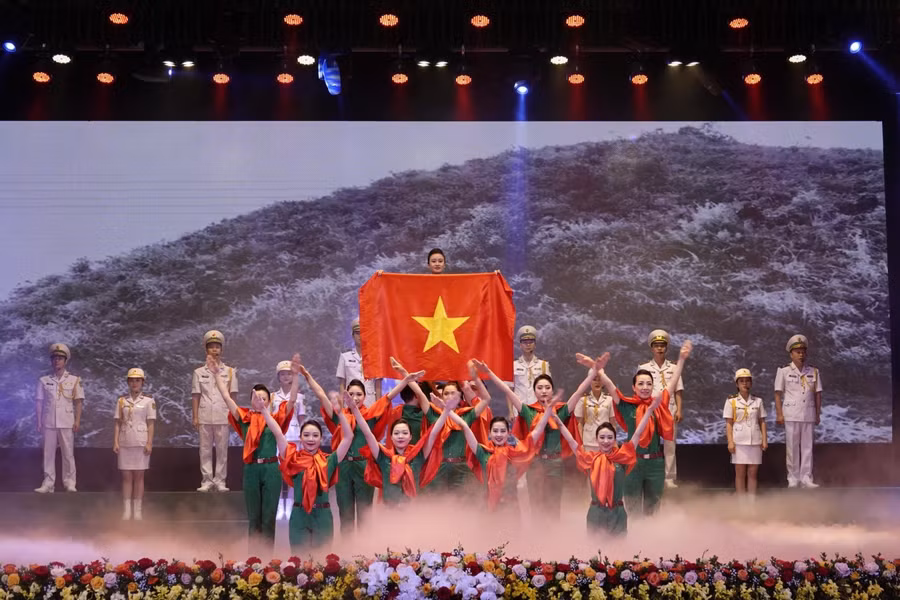 Lễ tổng kết Chương trình “Nâng bước em tới trường - Con nuôi đồn biên phòng” giai đoạn 2016 - 2021.