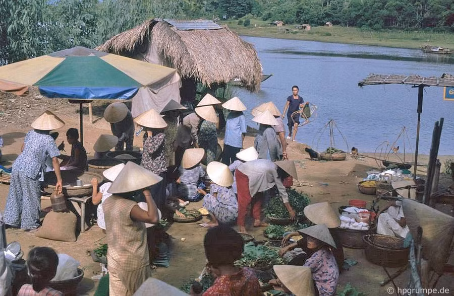 Chùm ảnh hiếm về những khu chợ nổi tiếng ở Việt Nam những năm 90 chum anh hiem ve nhung khu cho noi tieng o viet nam nhung nam 90