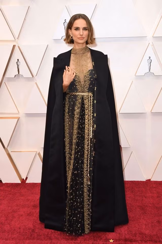 Lady Gaga, Angelina Jolie va 10 my nhan mac vay dep nhat lich su Oscar hinh anh 14 PRS3.jpg