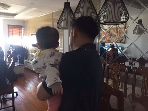 Anh Hoàng Anh Tú và con gái Anh Hoàng Anh Tú và con gái
