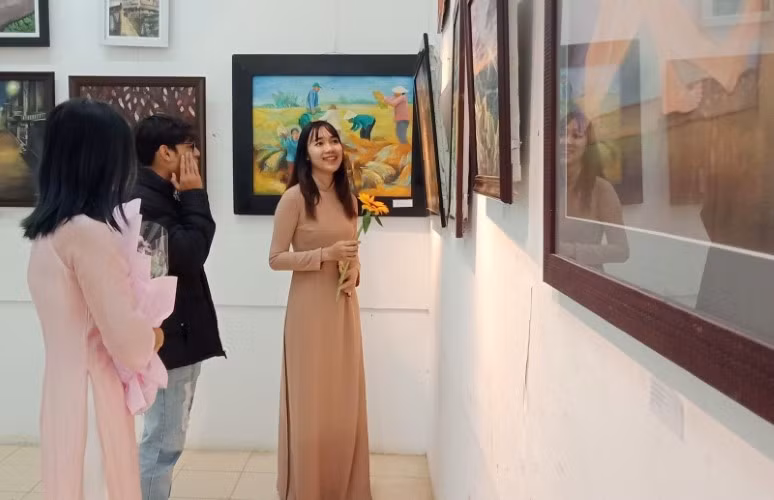 Tranh vẫn “xếp kho” sau 3 năm lập bảo tàng ảnh 1