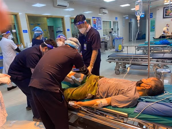 Các bác sĩ đã phục hồi toàn bộ giải phẫu cho cẳng chân bị đứt lìa. Ảnh: BVCC.