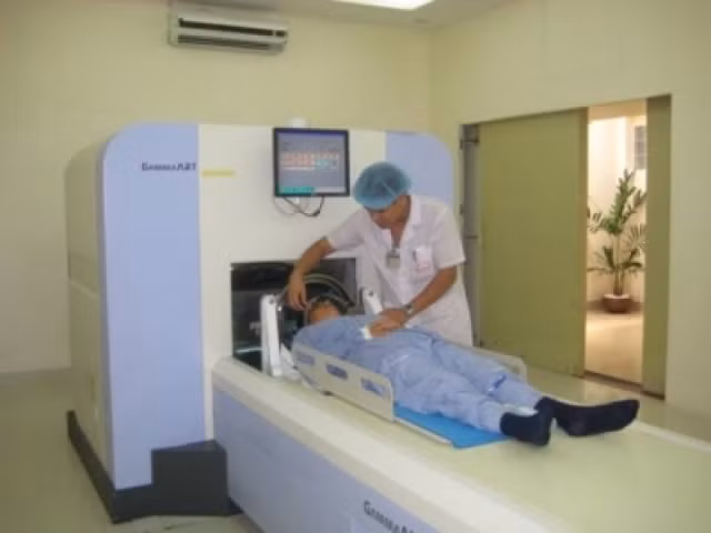 Liệt nửa mặt, xạ phẫu bằng dao gamma, sang Việt Nam chữa bệnh, người nước ngoài chữa bệnh tại Việt Nam. Liệt nửa mặt, xạ phẫu bằng dao gamma, sang Việt Nam chữa bệnh, người nước ngoài chữa bệnh tại Việt Nam.