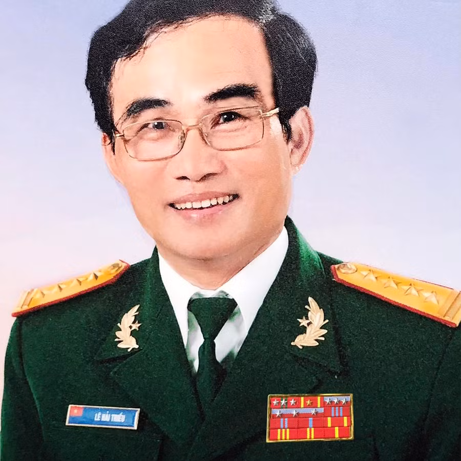 Đại tá, nhà văn Lê Hải Triều. Đại tá, nhà văn Lê Hải Triều.