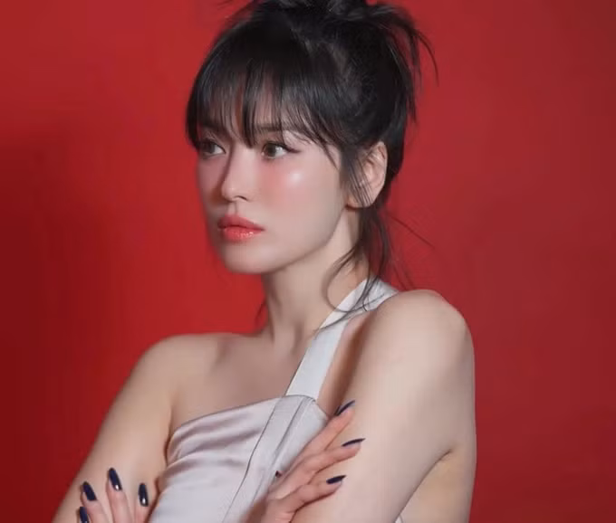 Song Hye Kyo đã có gần 20 năm hoạt động nghệ thuật. Song Hye Kyo đã có gần 20 năm hoạt động nghệ thuật.