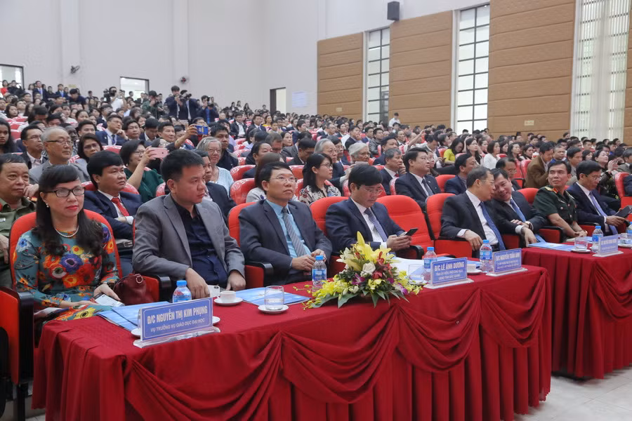 Các đại biểu tại buổi lễ. Ảnh Việt Hà