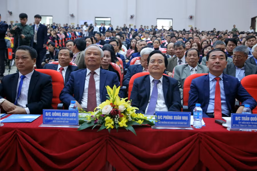 Các đại biểu T.Ư và tỉnh Thái Nguyên tại buổi lễ