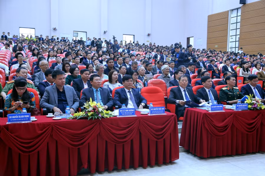 Các đại biểu dự buổi lễ. Ảnh: Việt Hà