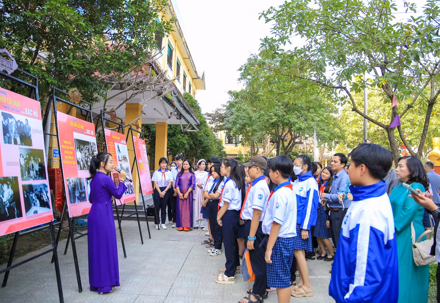 Ý nghĩa hoạt động học sinh tìm hiểu thân thế, sự nghiệp của Chủ tịch Hồ Chí Minh. (Ảnh: Hoàng Hải)
