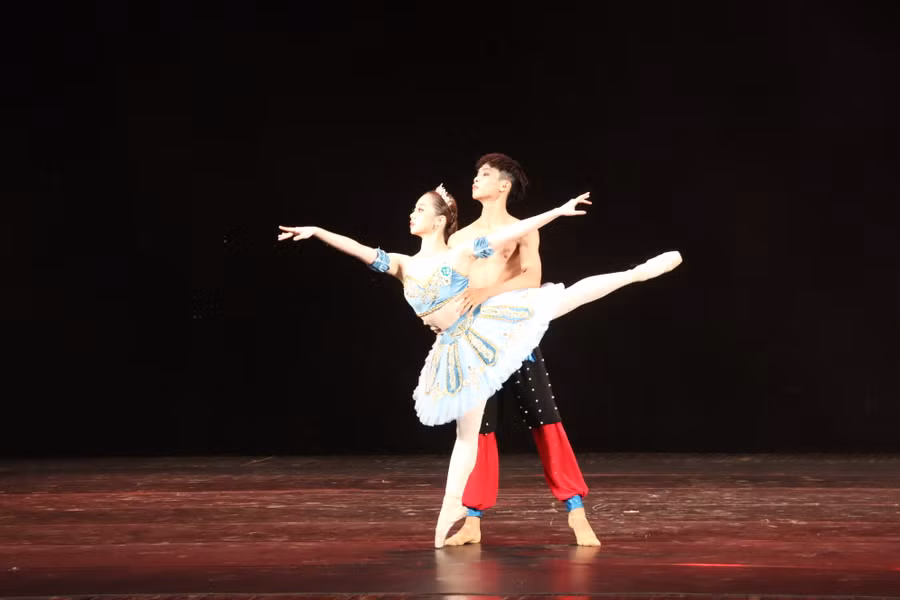 Thí sinh Lê Tuấn Anh, Trần Bảo Ngọc với tác phẩm 'Pas D’Esclave', giải Nhất và Nhì múa ballet. Ảnh: Thanh Hoa. Thí sinh Lê Tuấn Anh, Trần Bảo Ngọc với tác phẩm 'Pas D’Esclave', giải Nhất và Nhì múa ballet. Ảnh: Thanh Hoa.