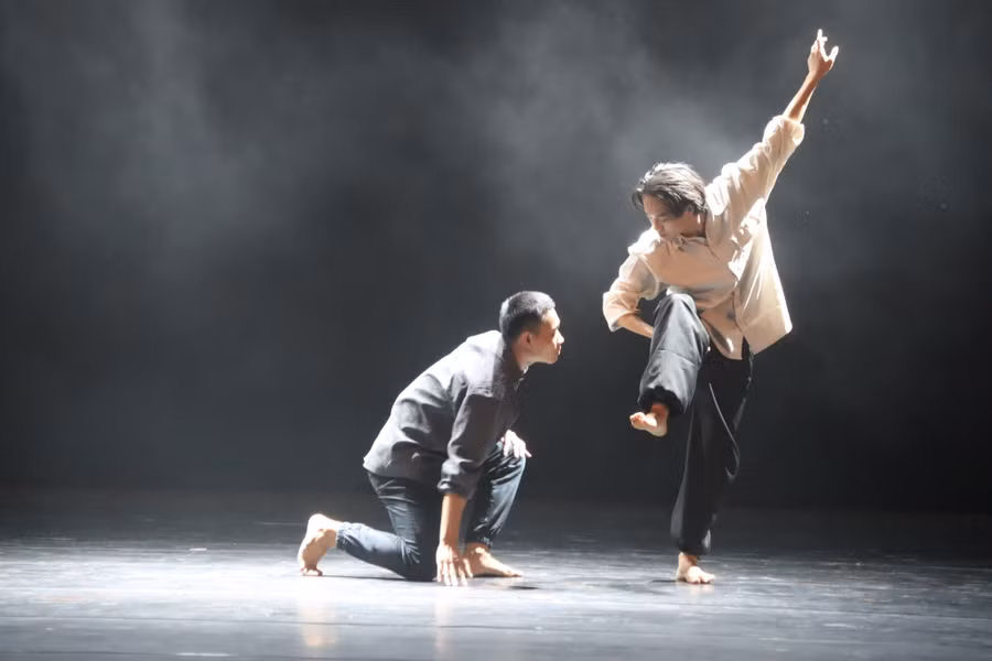 Thí sinh Lò Hải Anh với tác phẩm 'We are more than we are', giải Nhì múa đương đại. Ảnh: Thanh Hoa. Thí sinh Lò Hải Anh với tác phẩm 'We are more than we are', giải Nhì múa đương đại. Ảnh: Thanh Hoa.