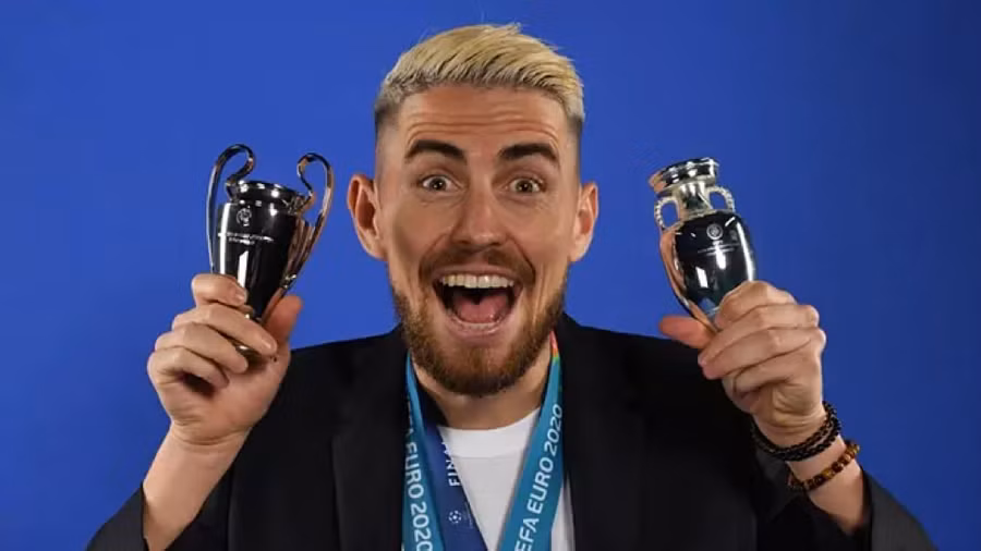 Jorginho đoạt danh hiệu Cầu thủ xuất sắc nhất năm của UEFA.